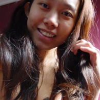 Wie weet vind ik hier wel iemand die mij kriebels geeft?