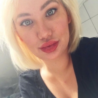 Jonge vrouw zoekt man