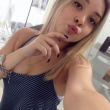 Kleine vrouw is hier voor eenmalige sex